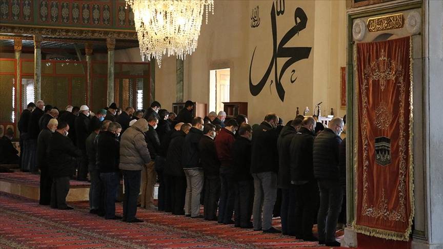 Güneş tutuluyor: Küsuf namazı nasıl kılınır, hangi dua okunur? 4